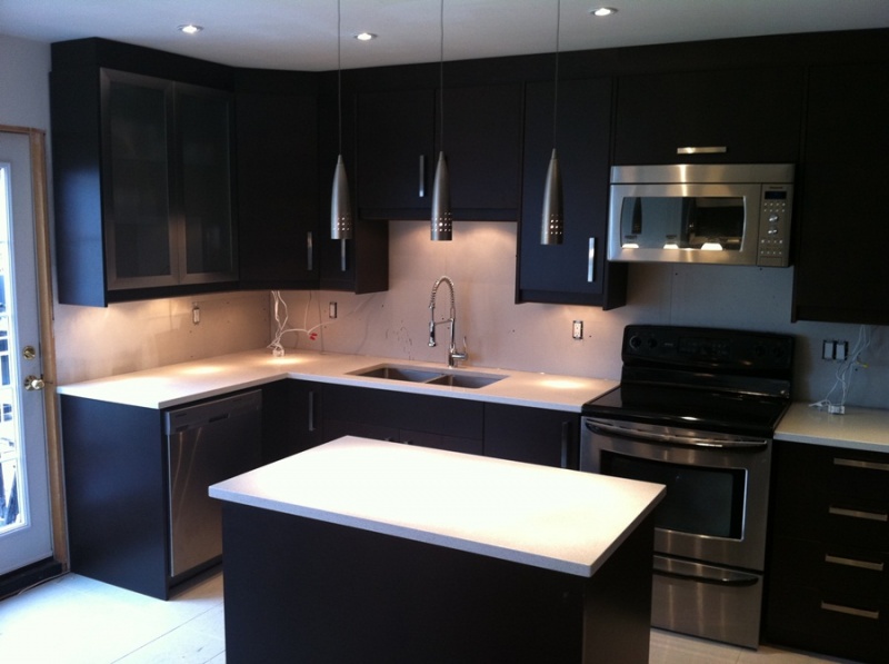 Quartz counters being installed!